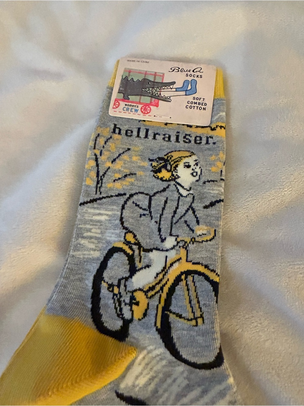 NWT Blue Q Women’s Novelty Hellraiser Crew Socks, Gray & Yellow - size 5-10 - Picture 2 of 7